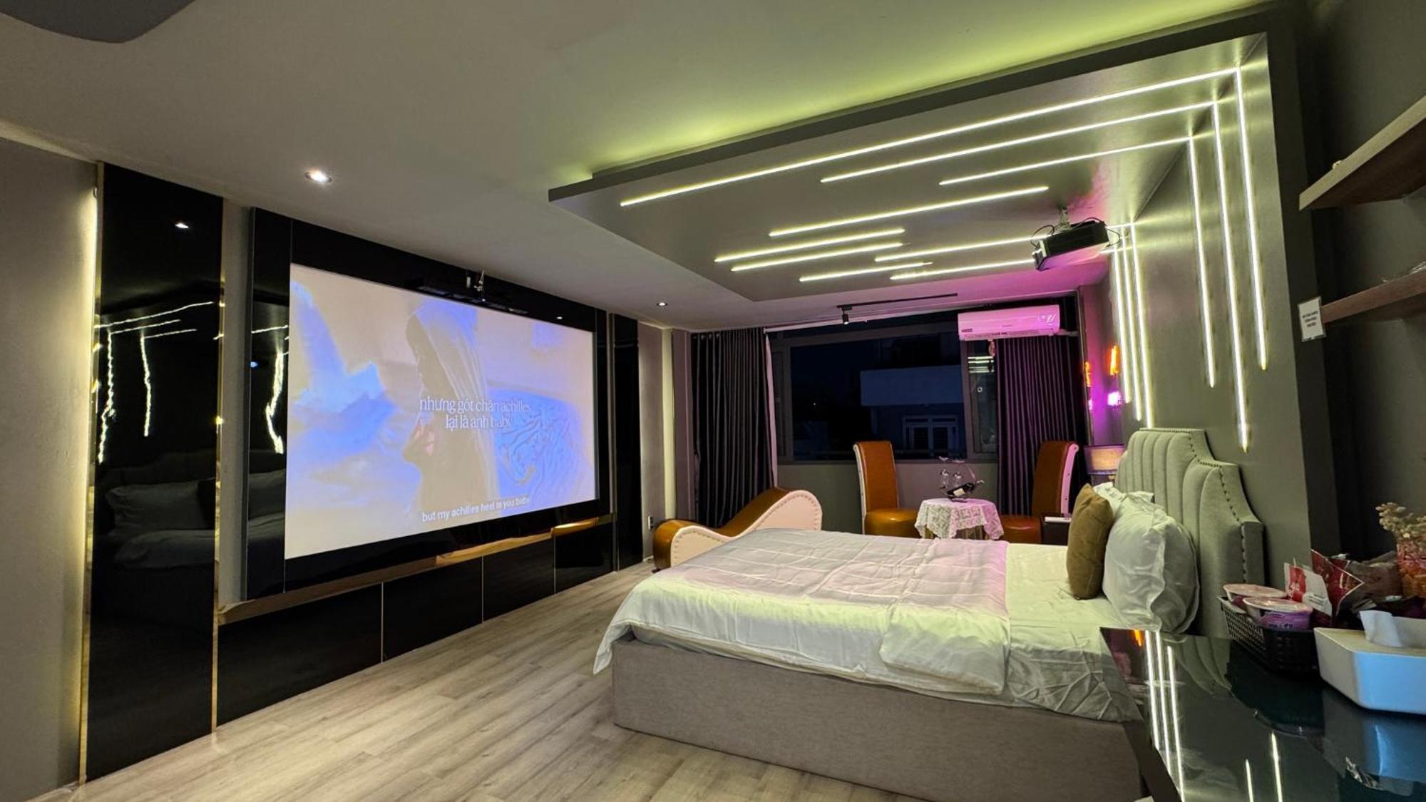 M&H Cinema Hotel Хошимин Екстериор снимка
