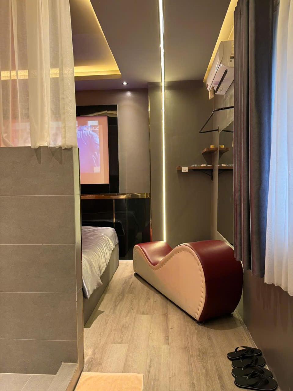 M&H Cinema Hotel Хошимин Екстериор снимка