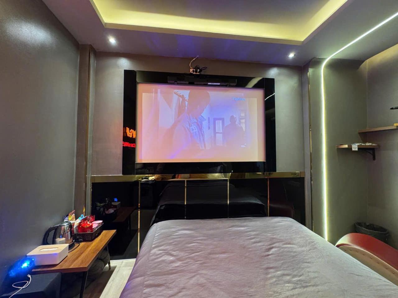 M&H Cinema Hotel Хошимин Екстериор снимка