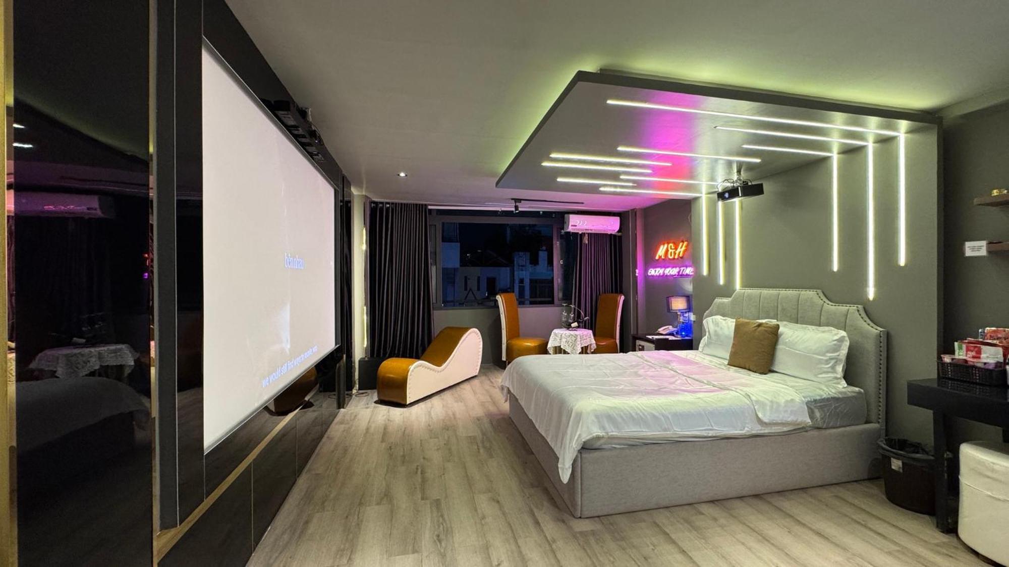 M&H Cinema Hotel Хошимин Екстериор снимка